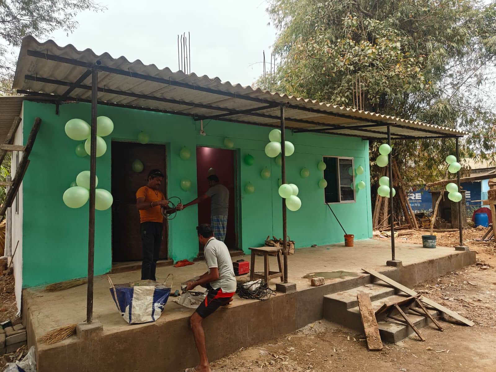 समाज की मदद से बना नया घर