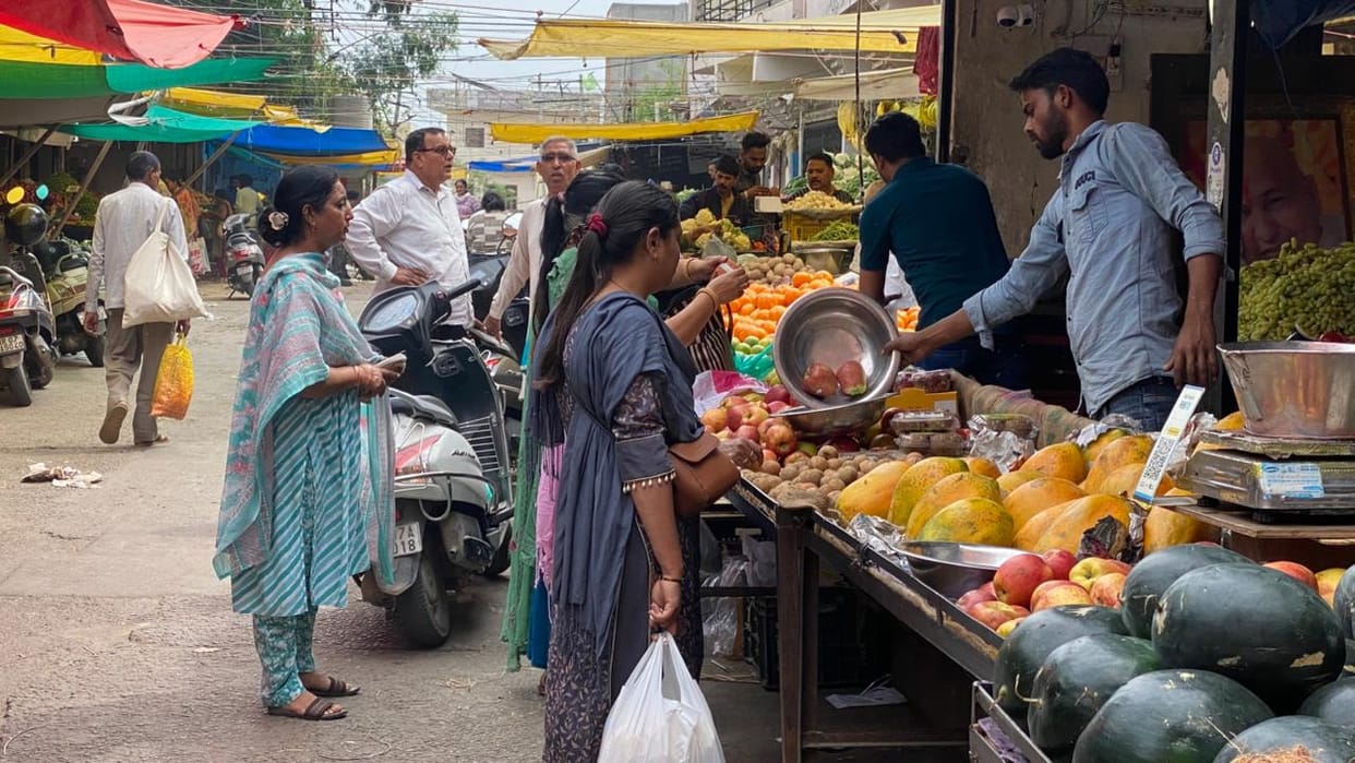 Fruit prices rise during Navratri, sales of special mixtures increase