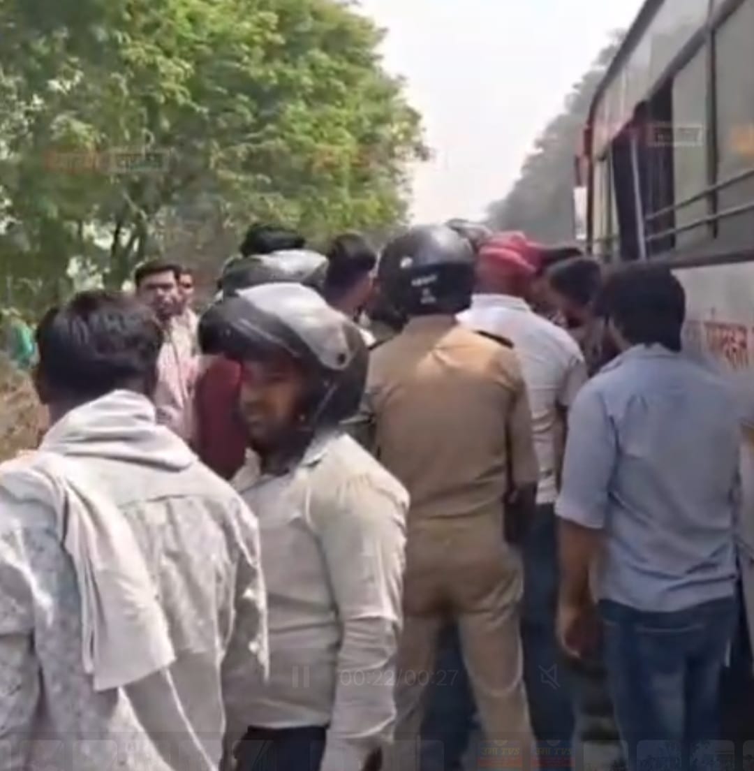 The driver and conductor were beaten up after stopping the bus in the middle of the road.