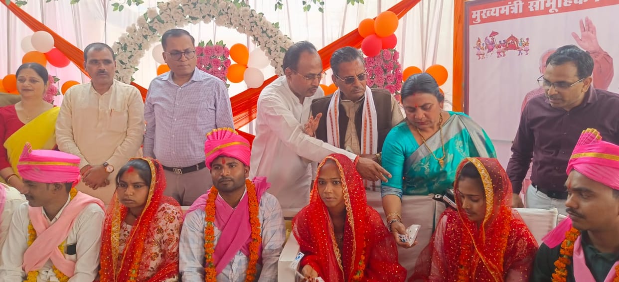 A grand mass wedding ceremony was held for 212 couples, including 14 Muslim couples.