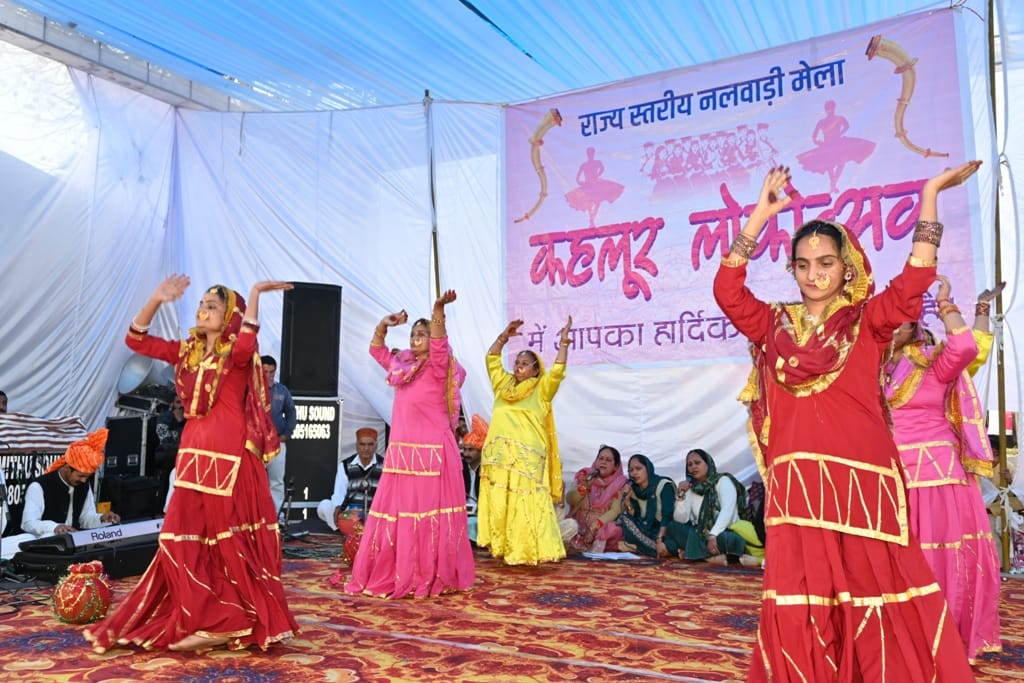 53 women's groups spread the colors of folk culture in Kahlur Folk Festival