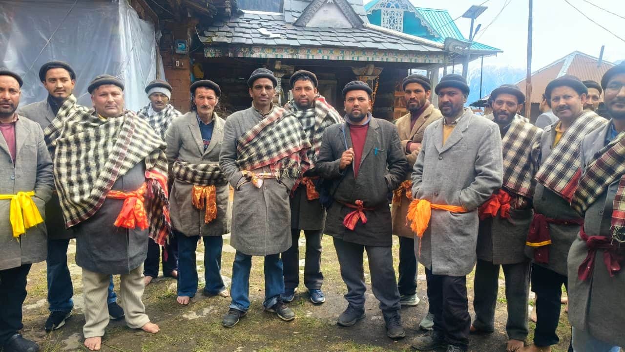 रूपी की श्री टेरस नारायण मंदिर कमेटी ने परियोजना की ओर से दिए खराब सीसीटीवी कैमरों और मॉनिटर को