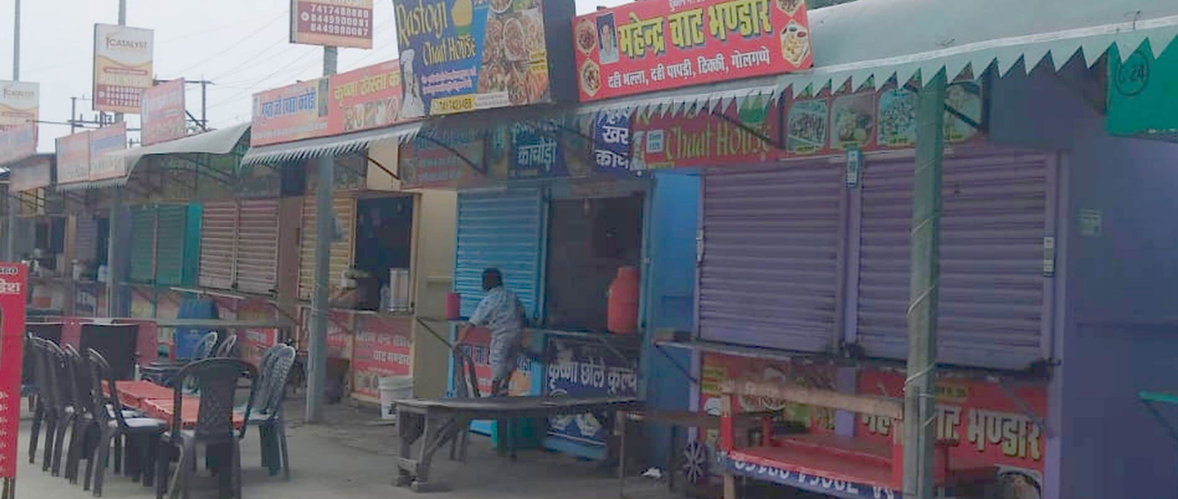 Page No : 8रुद्रपुर के वेंडिंग जोन में बंद पड़ी दुकाने। अमर उजाला