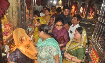 On the first day of Navratri, Goddess Shailputri was worshipped and cheers were heard.