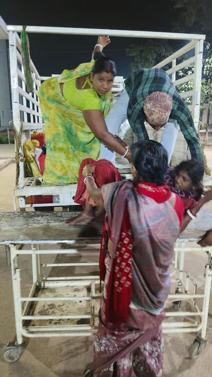 pickup truck supports pregnant woman and takes her to hospital