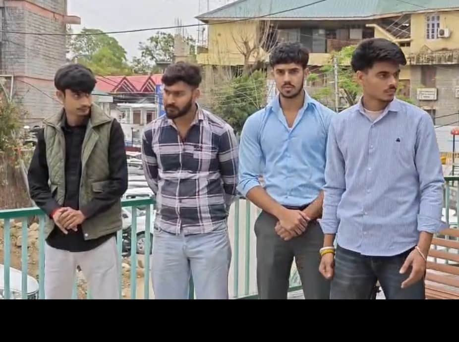 पीलिया के मामलों पर उचित कार्रवाई की मांग को लेकर डीसी कार्यालय पहुंचे अखिल भारती विद्यार्थी पर