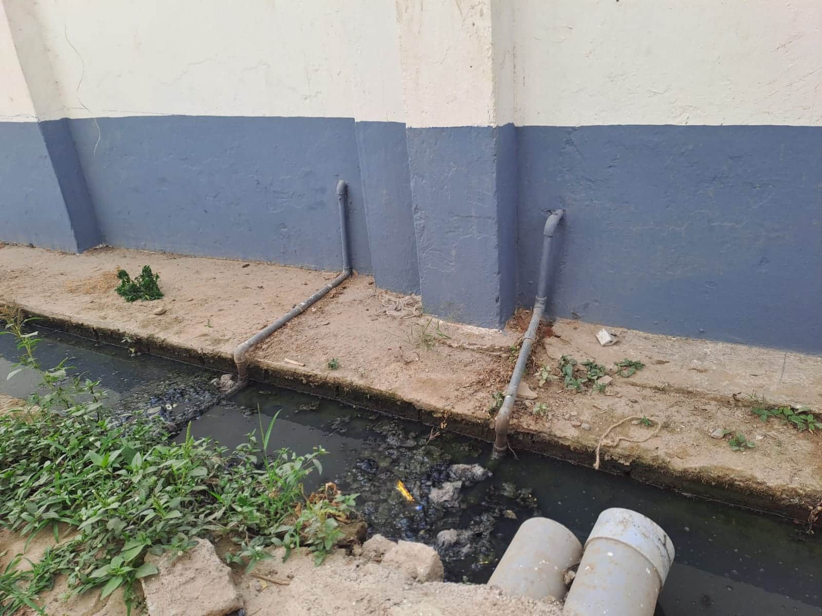 पानी सप्लाई का पाइपलाइन।  संवाद