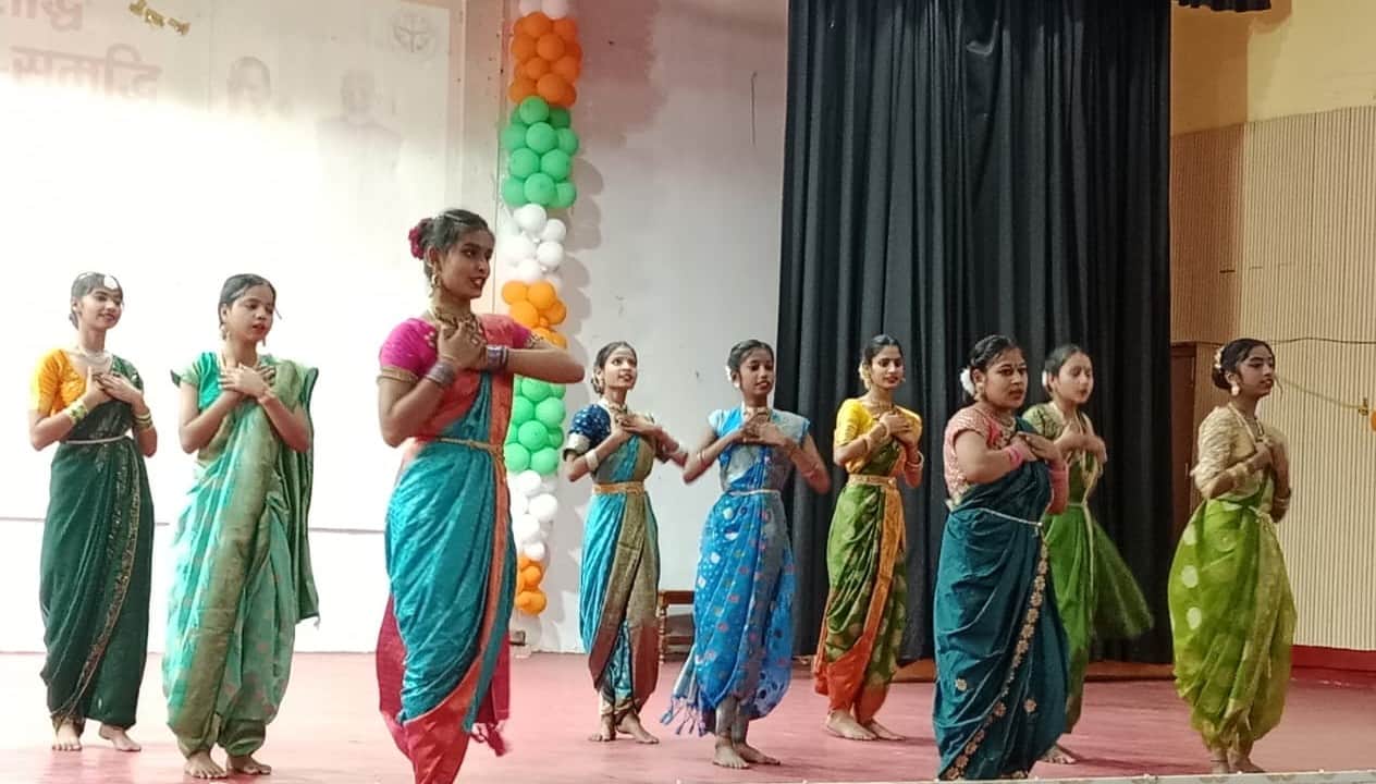 प्रदेश सरकार के कार्यकाल के नौ वर्ष पूर्ण होने पर गंगा बहुद्देशिय सभागार में सांस्कृतिक कार्यक