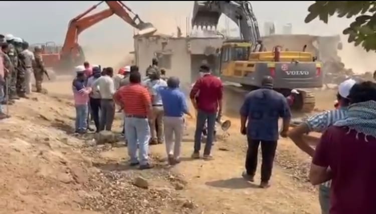 Jharkhand: पूर्व मंत्री योगेंद्र साव के घर पर चला बुलडोजर, भारी सुरक्षा में कार्रवाई, इलाके में तनाव