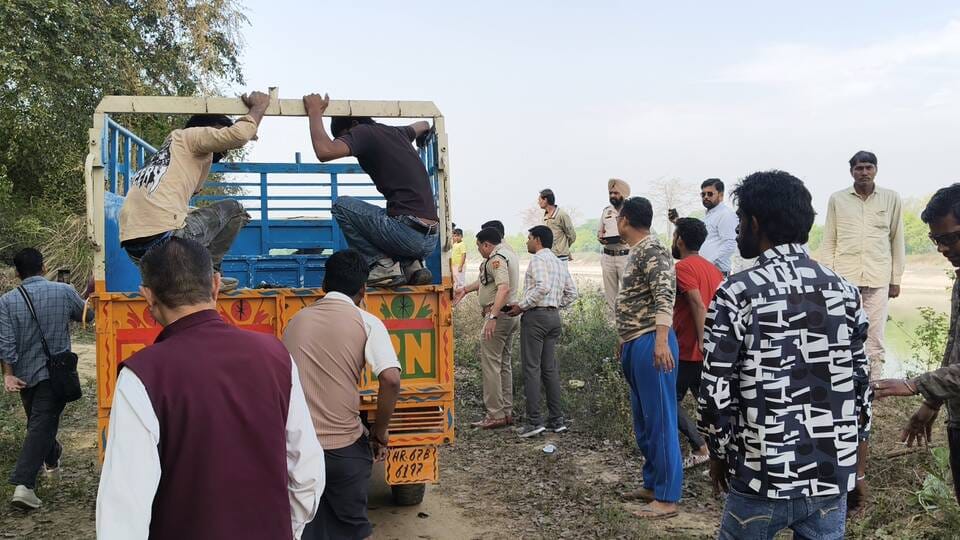 Heads and legs of seven cattle found in canal, sent for examination
