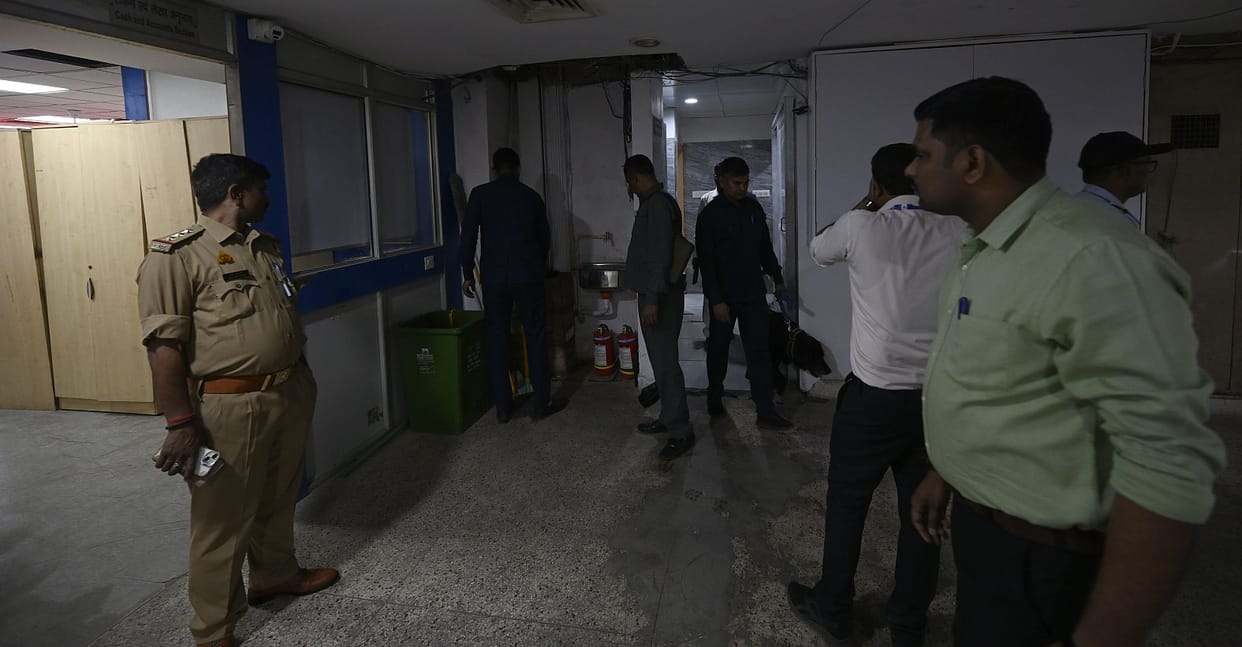 Threat to blow up passport office with a cylinder filled with cyanide