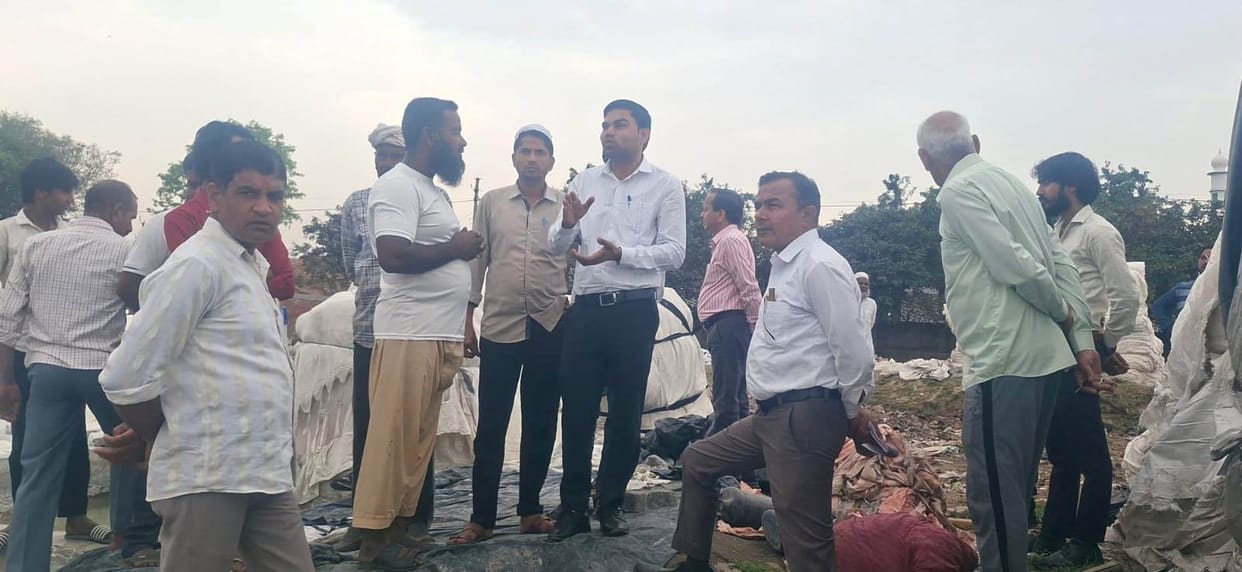 Opposition to the construction of a drain from the cemetery, the team that arrived to measure it returned