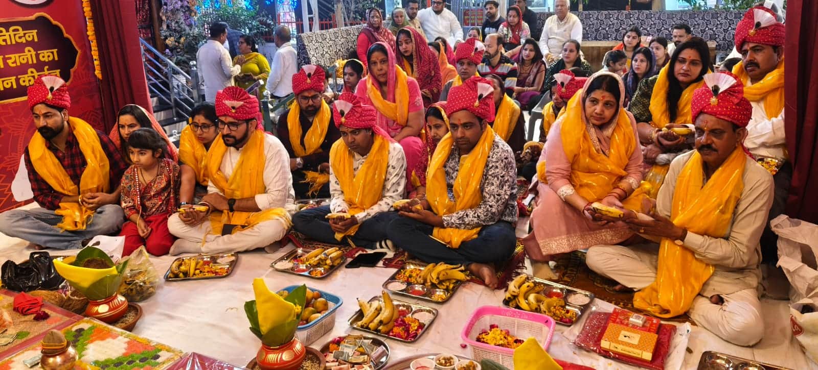 श्याम बगीची में घट स्थापना केदौरान पूजा अर्चना करते हुए श्रद्धालु। संवाद