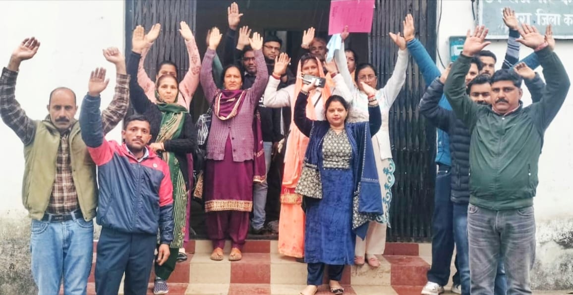 The workers were fired without notice and approached the labor inspector.