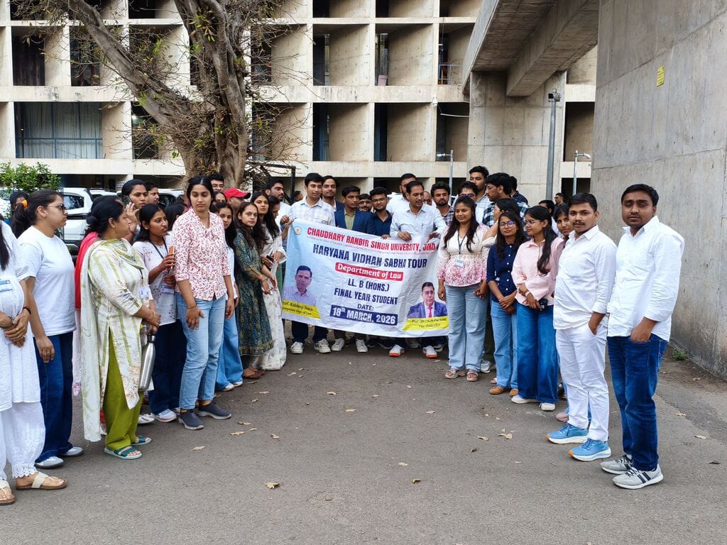 Students witnessed the proceedings of the Budget Session in the Legislative Assembly.