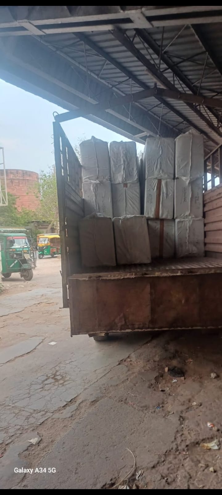 Footwear worth Rs 25 lakh seized without bills