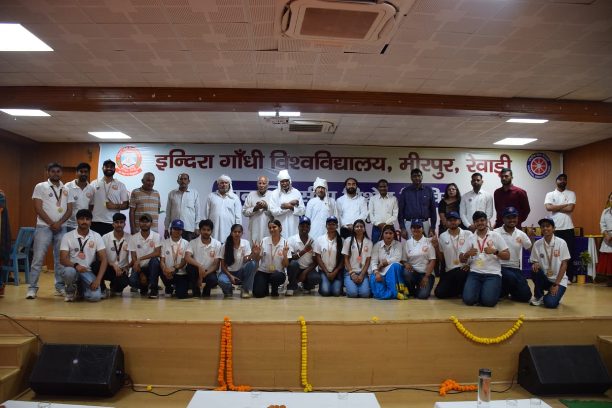 Volunteers gave the message of cleanliness