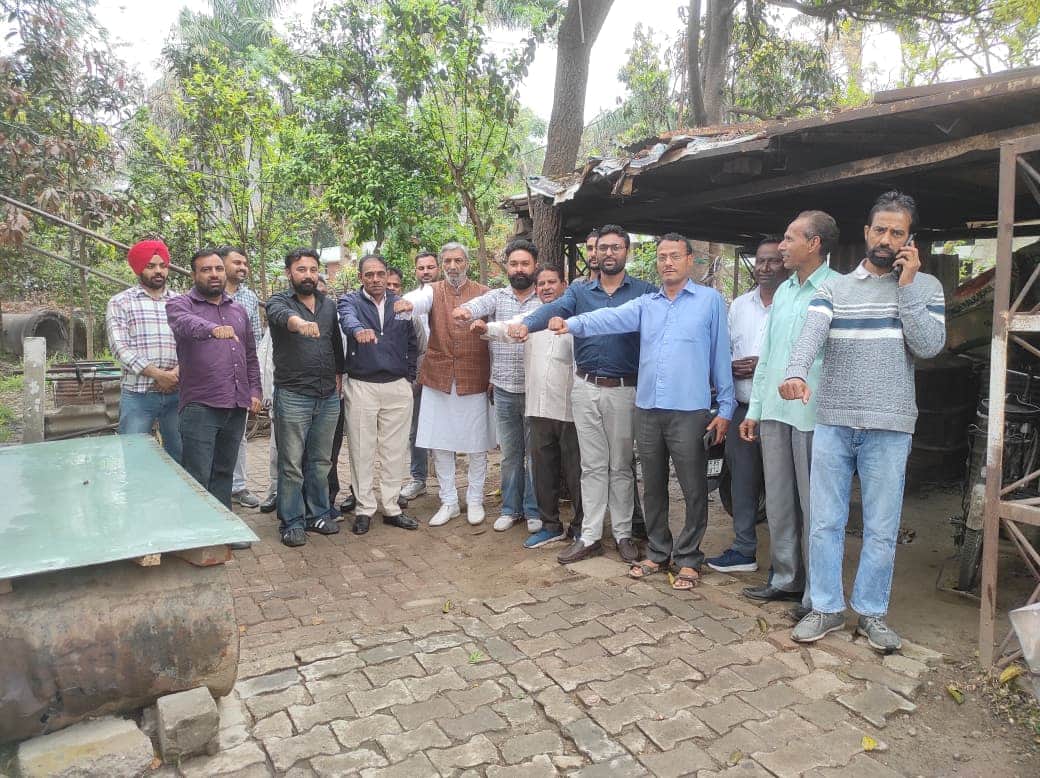 अंबाला में चुनाव के दौरान मौजूद पीडब्लयूडी यूनियन के पदाधिकारी। प्रवक्ता