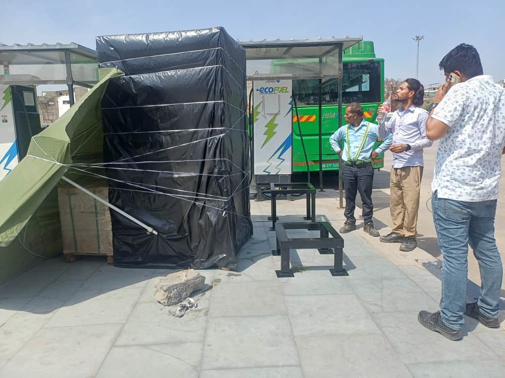 अंबाला सिटी बस अड्डे पर चल रहा चार्जर स्थापित करने का कार्य । संवाद