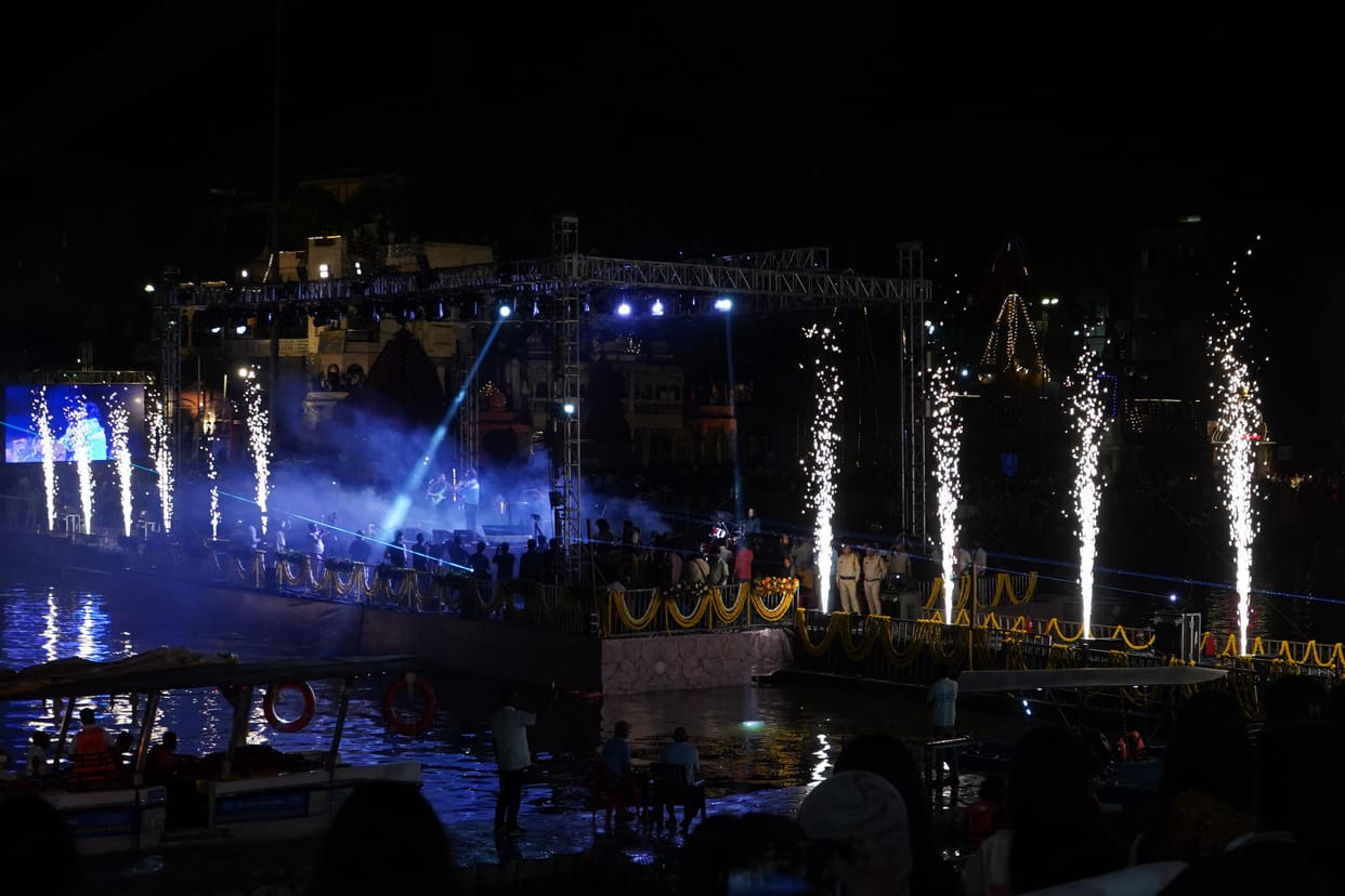 Singer Vishal Mishra's performance, drone laser show, grand fireworks enthralled audience.