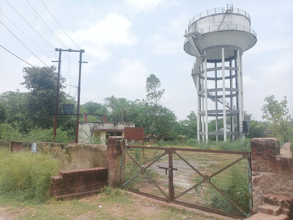35 water tanks became showpieces