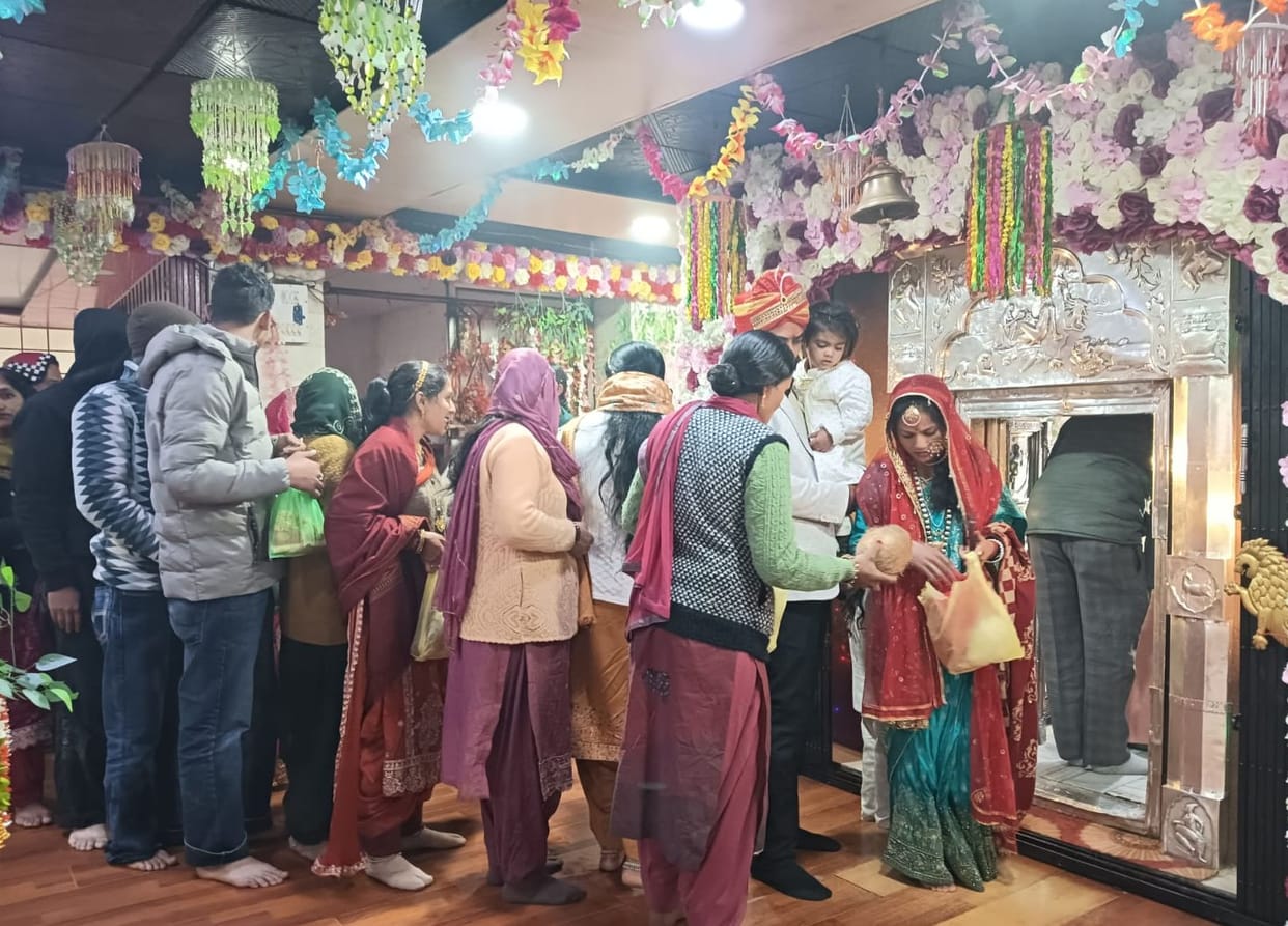 1500 devotees bowed their heads amidst heavy rain