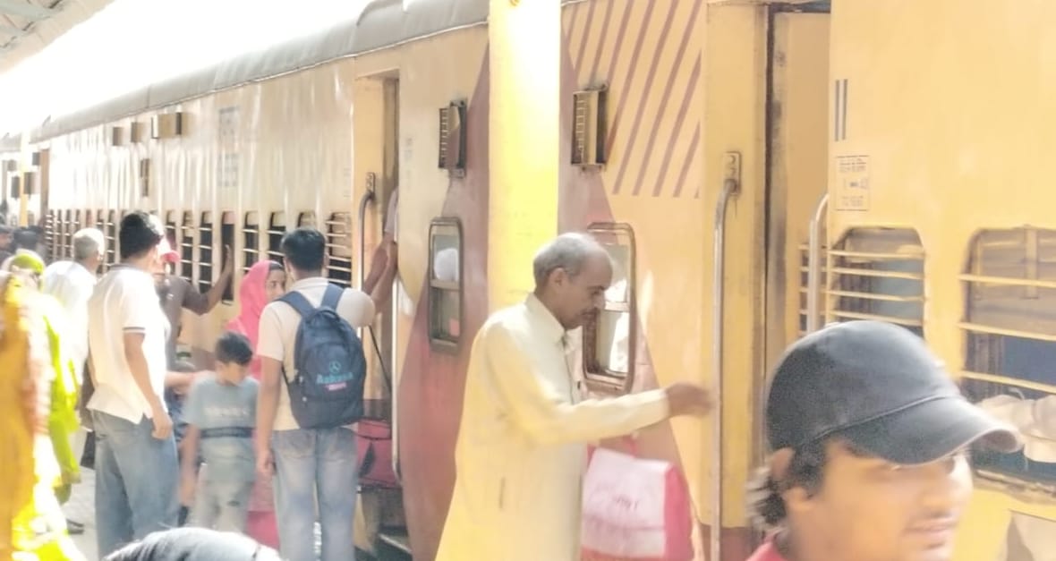 Extension of Bhiwani-Mumbai and Bhiwani-Jaipur trains till July