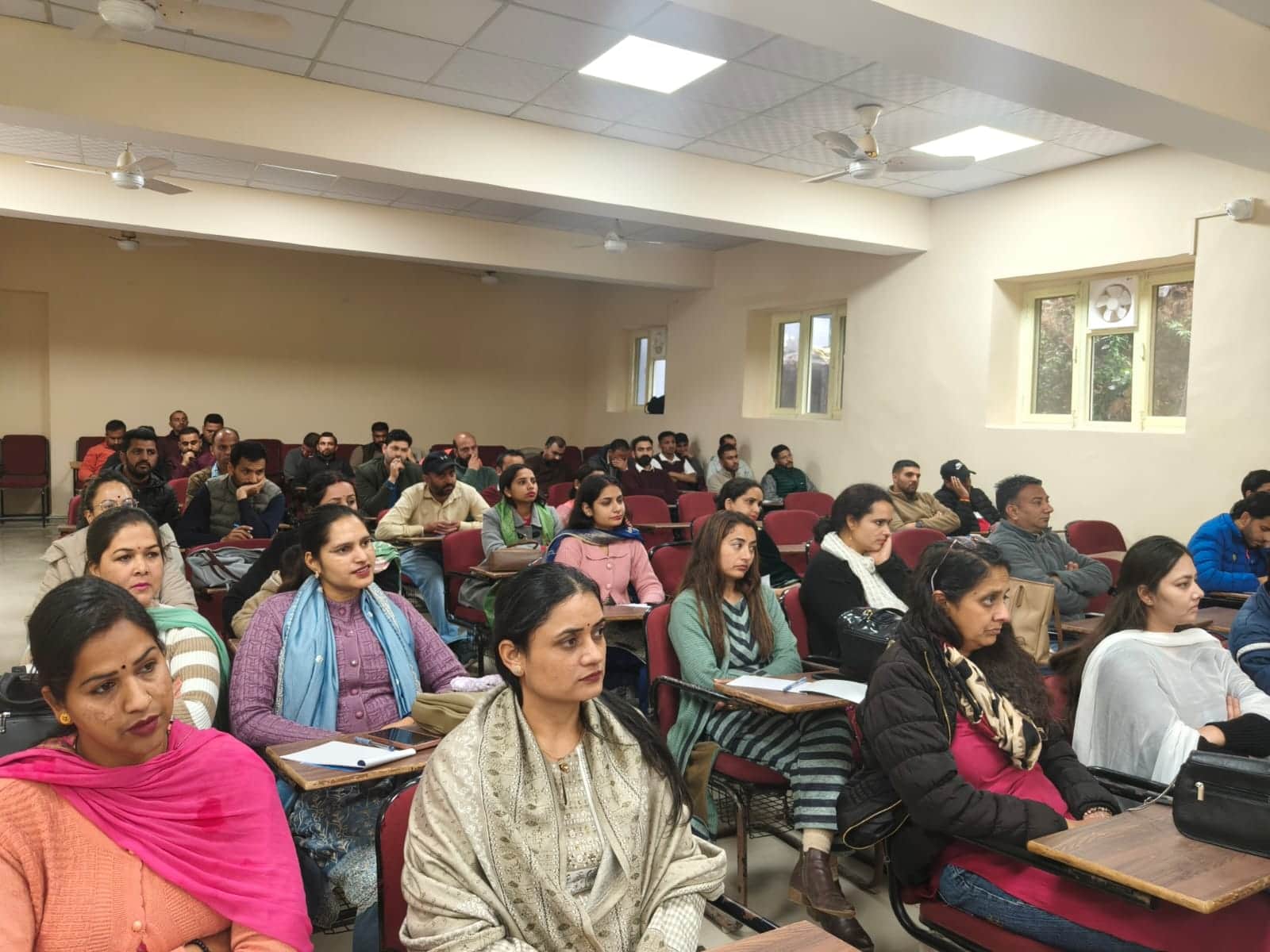 डाइट नाहन में कार्यशाला के दौरान मौजूद वोकेशनल शिक्षक। संवाद