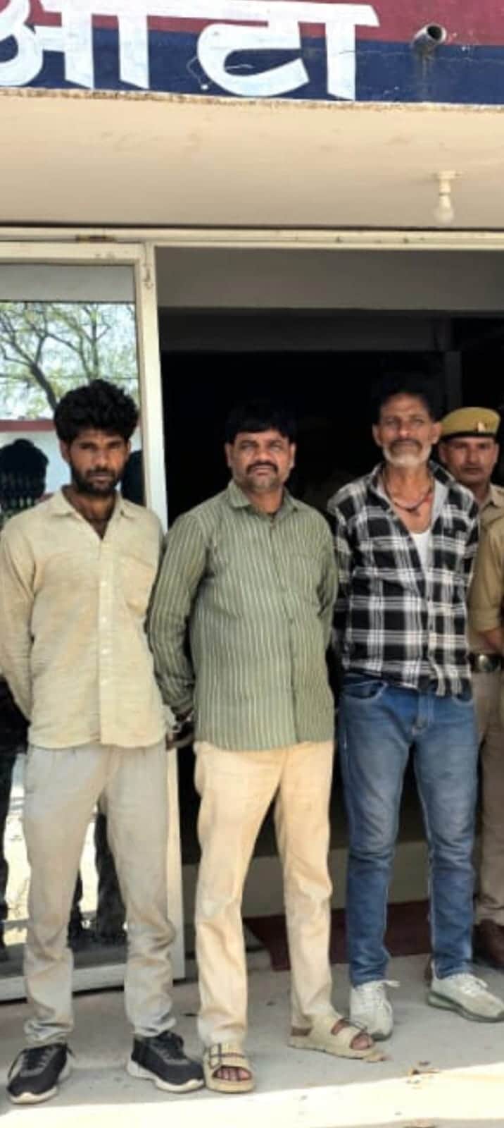 फोटो - 07 पुलिस गिरफ्त में आरोपी। पुलिस