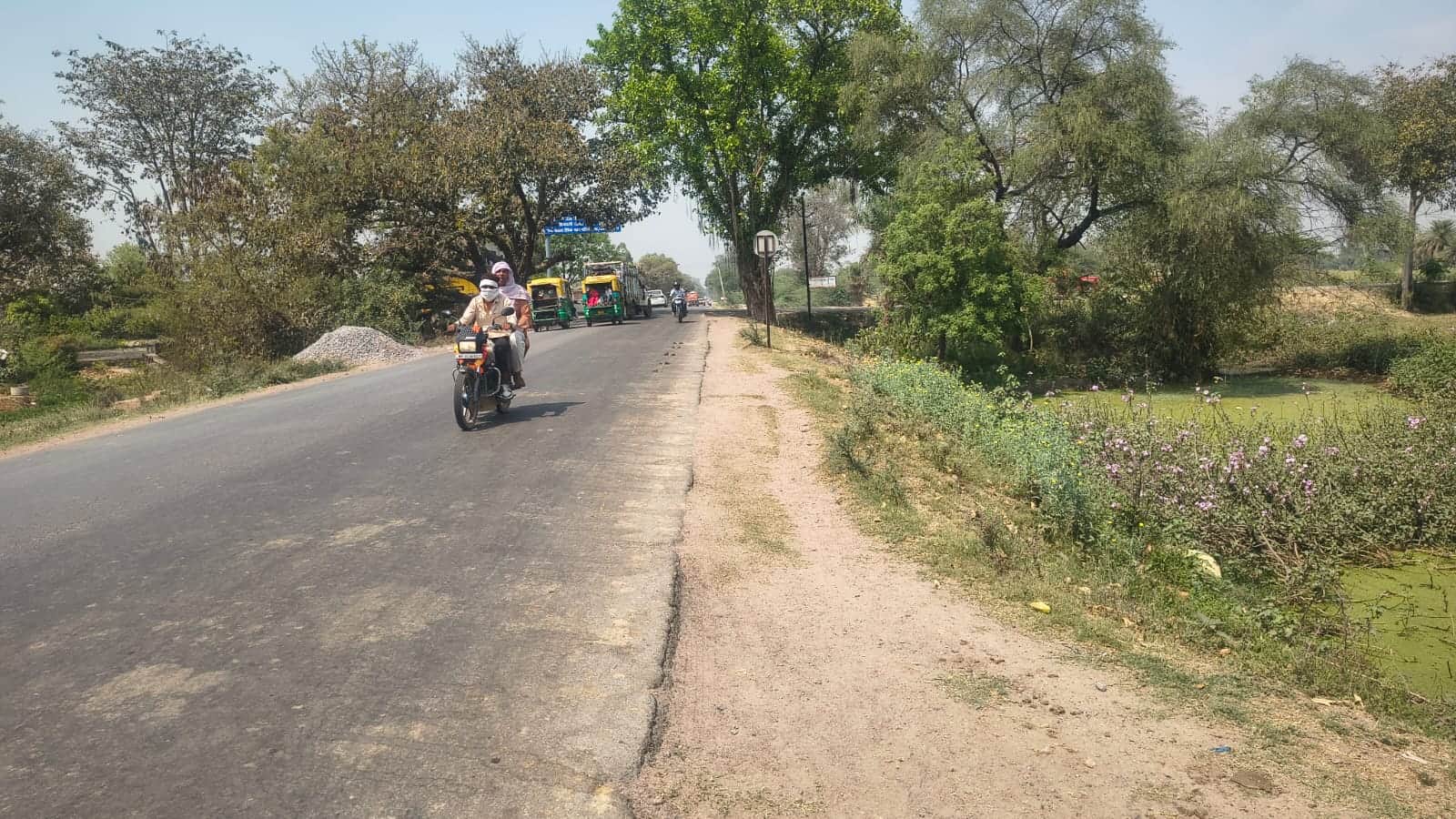 फोटो- 33 बड़ोखर बुजुर्ग गांव का वह मार्ग जहां हुई घटना। संवाद