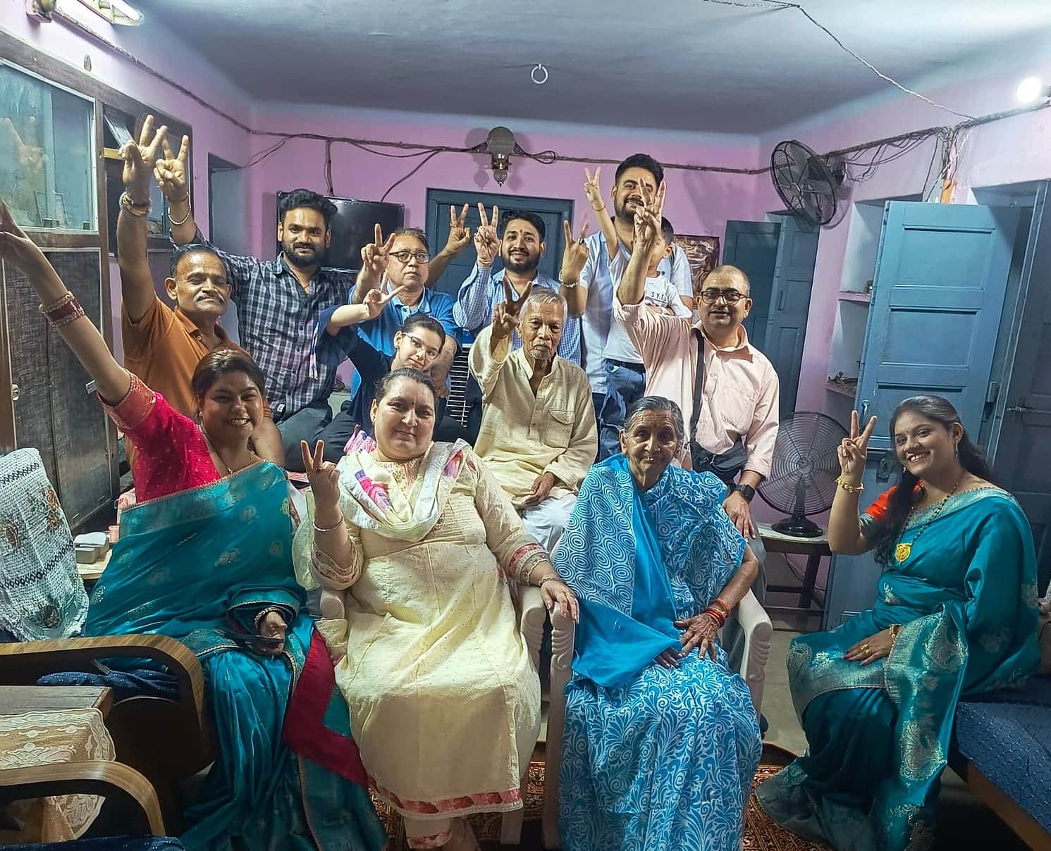 फोटो- 44 नव वर्ष व चैत्र नवरात्र का स्वागत करते माहेश्वरी समाज के लोग। संवाद