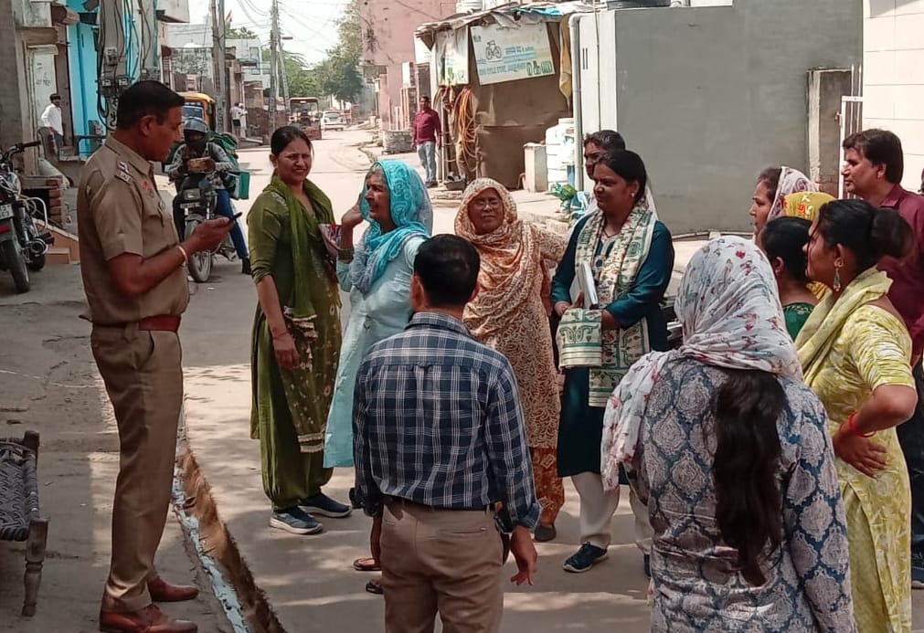 The De-addiction Team Raised Awareness Among Villagers.