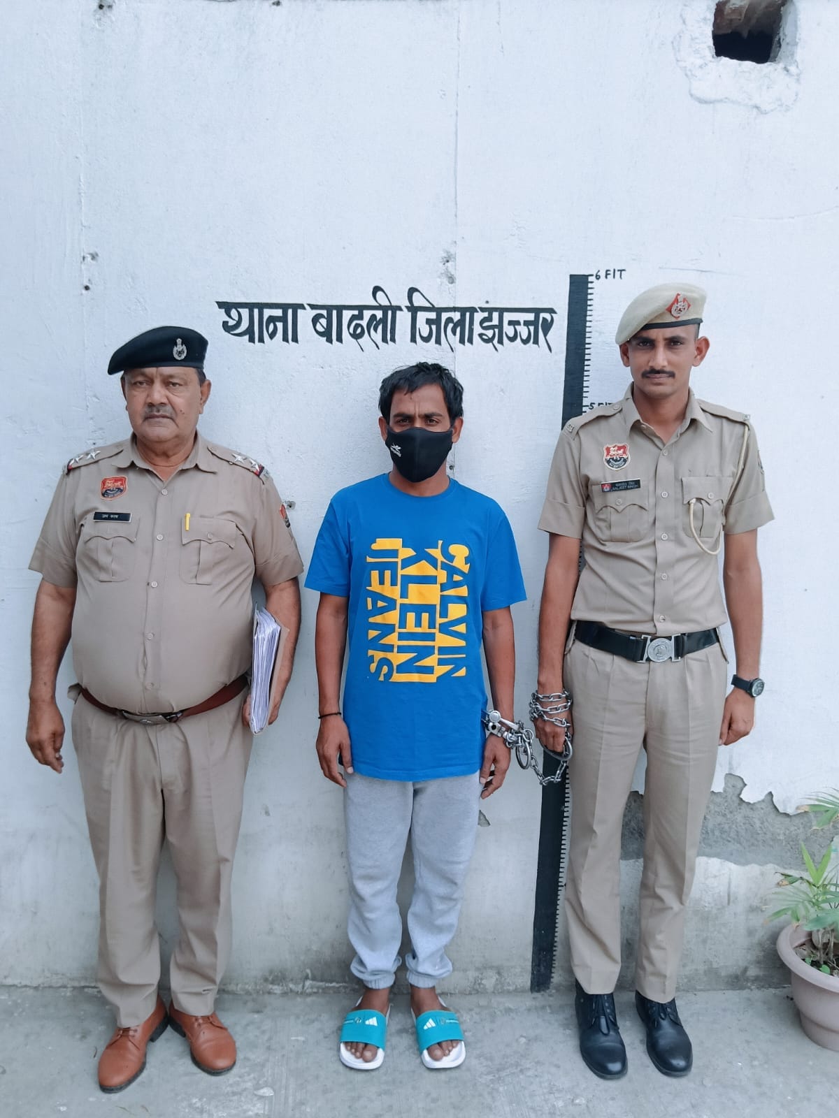 Accused arrested in case of robbing truck driver.
