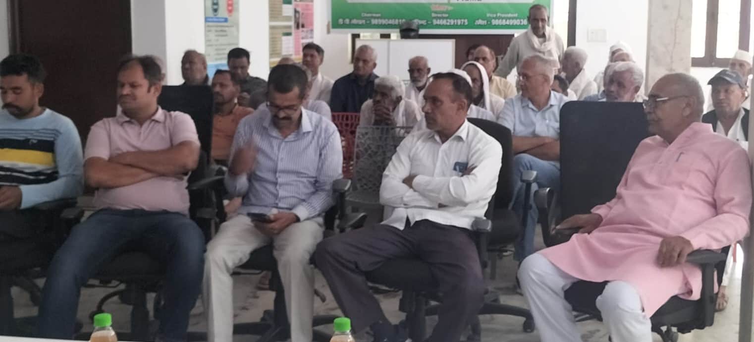 फोटो  : सोनीपत के गांव मंडोरा में प्राकृतिक खेती प्रशिक्षण शिविर में हिस्सा लेते किसान। स्रोत: 