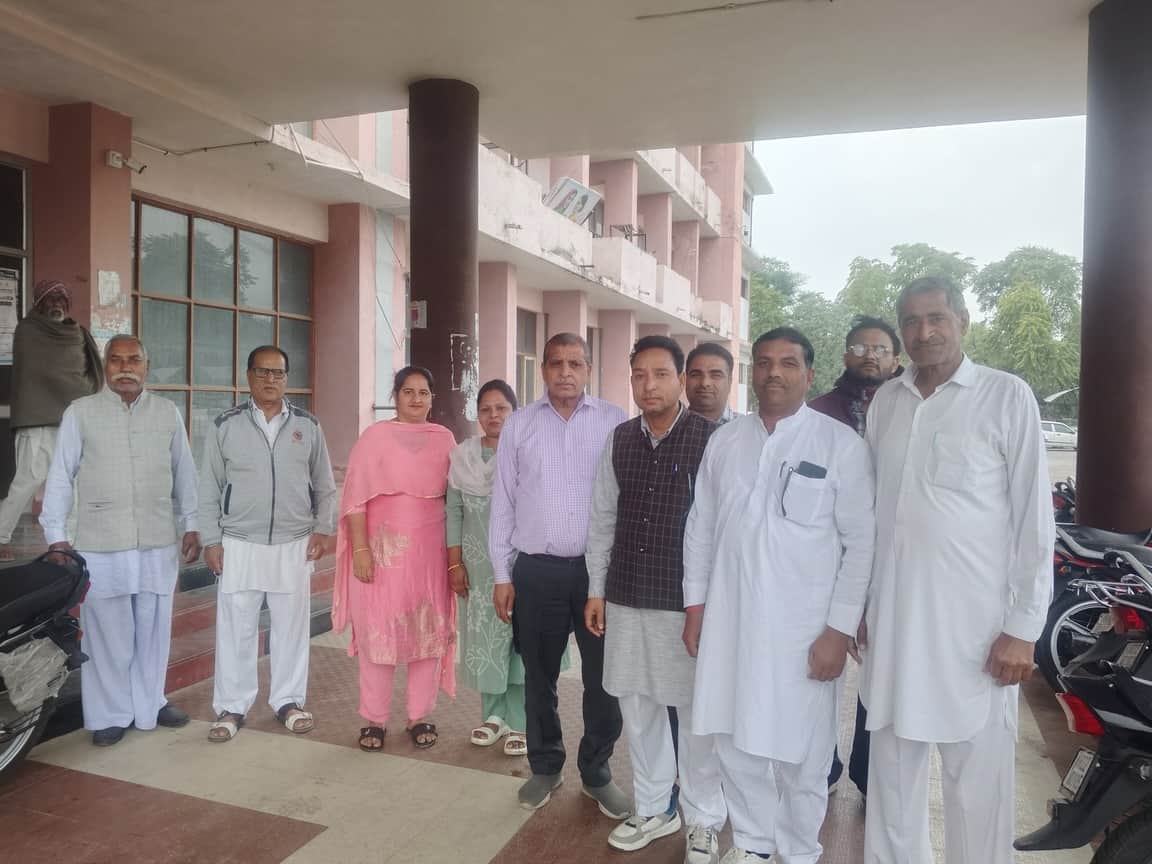 फतेहाबाद के लघुसचिवालय में पहुंचे डिपू संचालक संवाद