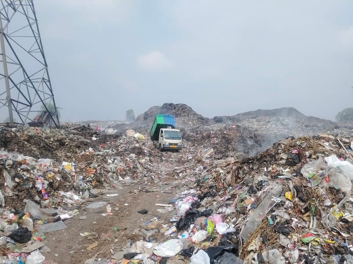 Garbage is being collected from homes, wet and dry waste is not separated, and is being burnt at dumping pointsGarbage is being collected from homes, wet and dry waste is not separated, and is being burnt at dumping points