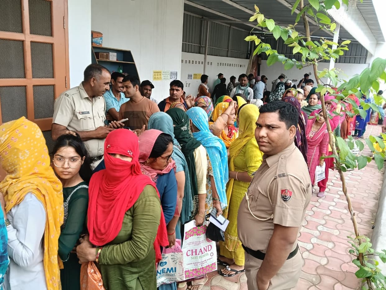 Consumers are facing increasing problems in getting gas cylinders, forcing them to queue in front of agencies since morning