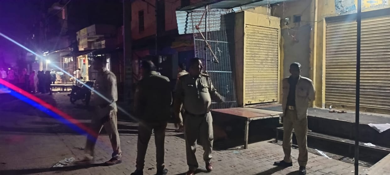 Enmity shopkeeper attacked with sticks
