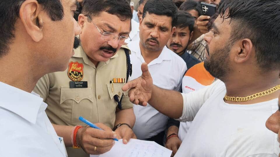 इंद्री करनाल यमुनानगर स्टेट हाईवे पर इंद्री कोर्ट परिसर के सामने कटे गौवंशो के अवशेष  सड़क पर रख