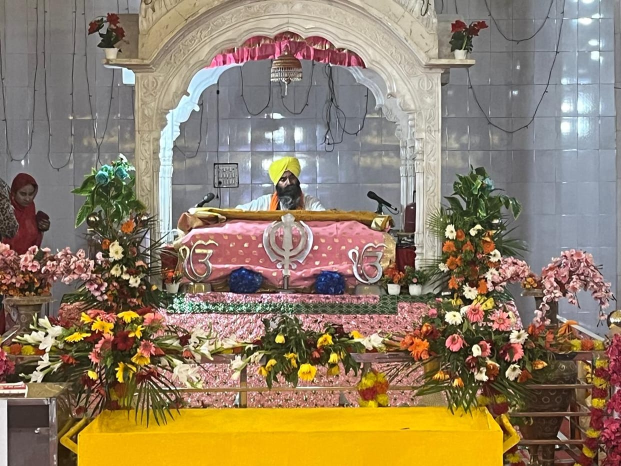 The Sangat danced in Sankirtan along with the Nishan Sahib ceremony.