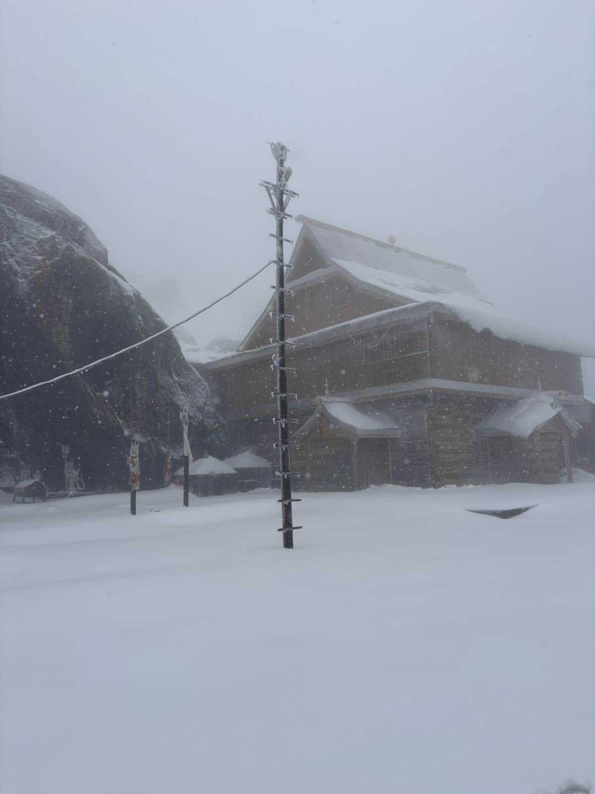 जिला की सबसे ऊंची चोटी चूड़धार पर हिमपात। संवाद