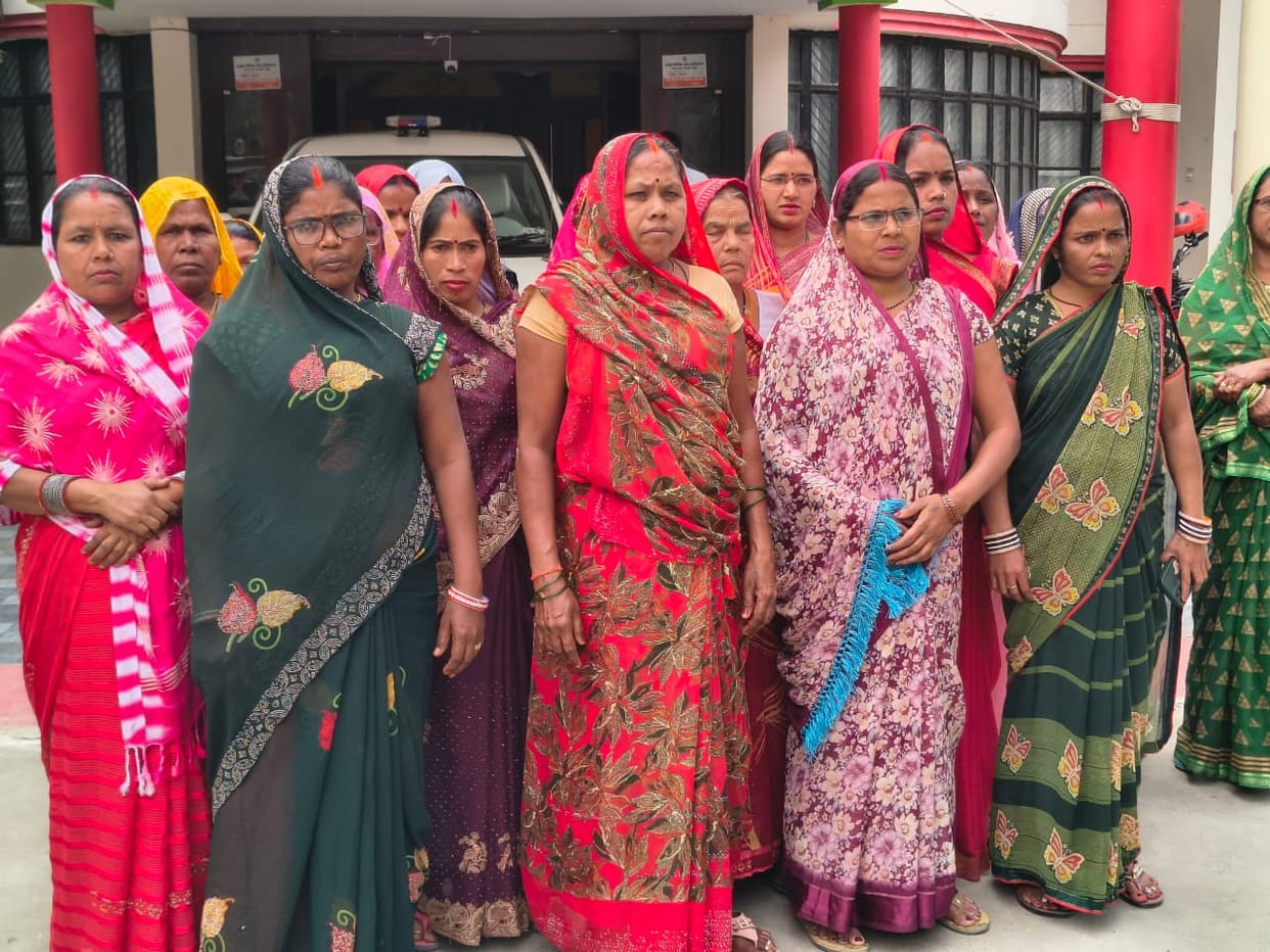 Women of self-help group sat on hunger strike accusing SDM