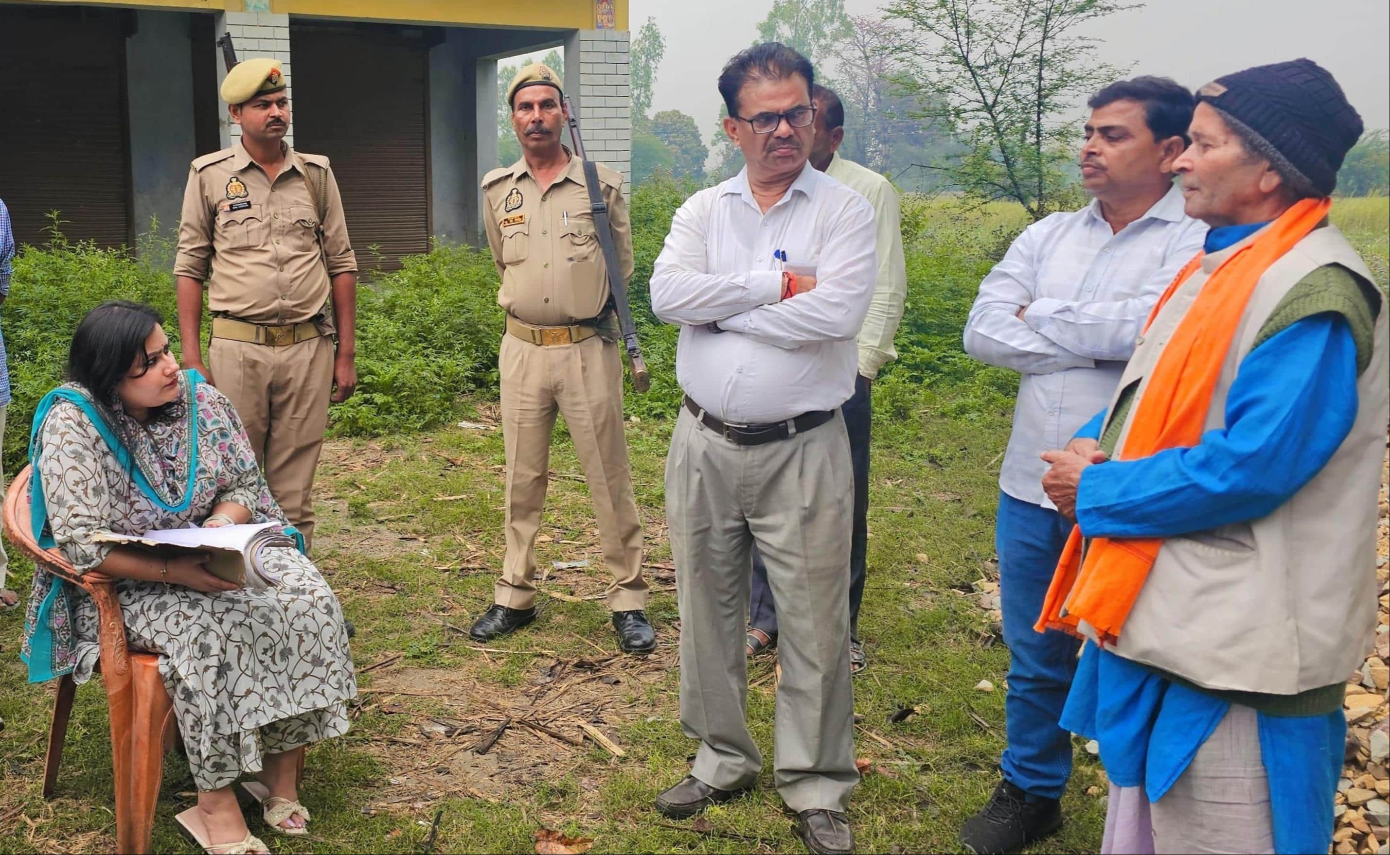 करनैलगंज में न्यायालय आपके द्वार कार्यक्रम के तहत सुनवाई करतीं एसडीएम नेहा मिश्रा। स्रोत: विभाग