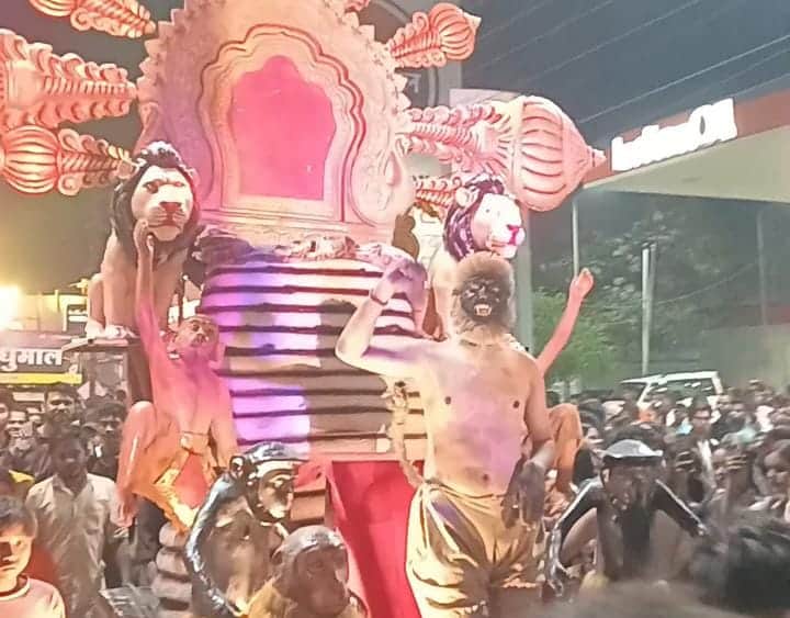 भव्य शोभायात्रा