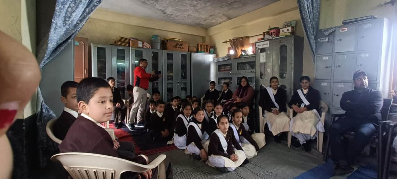 लैलन स्कूल में विश्व मौखिक दिवस जागरूकता शिविर में उपस्थित छात्र: स्वास्थ्य विभाग। स्रोत : विभा