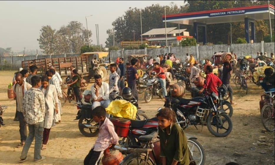 LPG Shortage Persists... Crisis Deepens in Households as Expenses Rise During Navratri