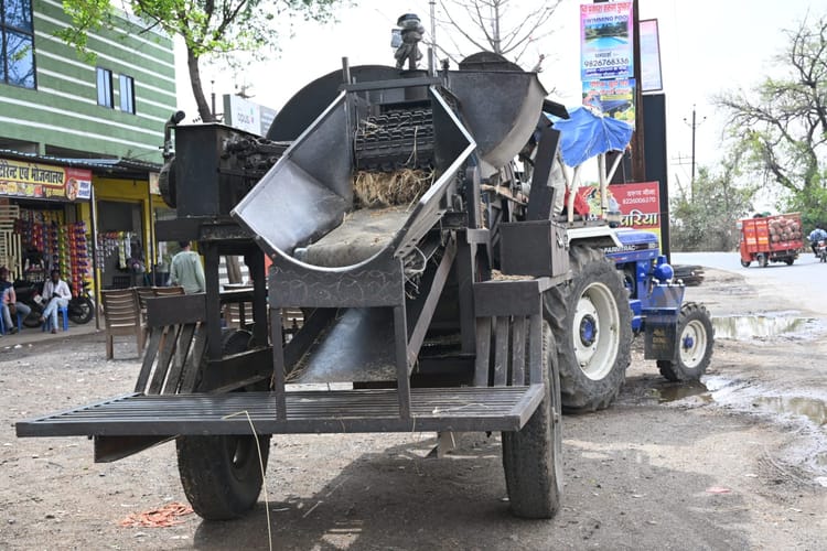 Sehore News: सीहोर में बारिश से भीगे गेहूं ने किसानों की नींद उड़ाई, मंड़ी में मचा हाहाकार