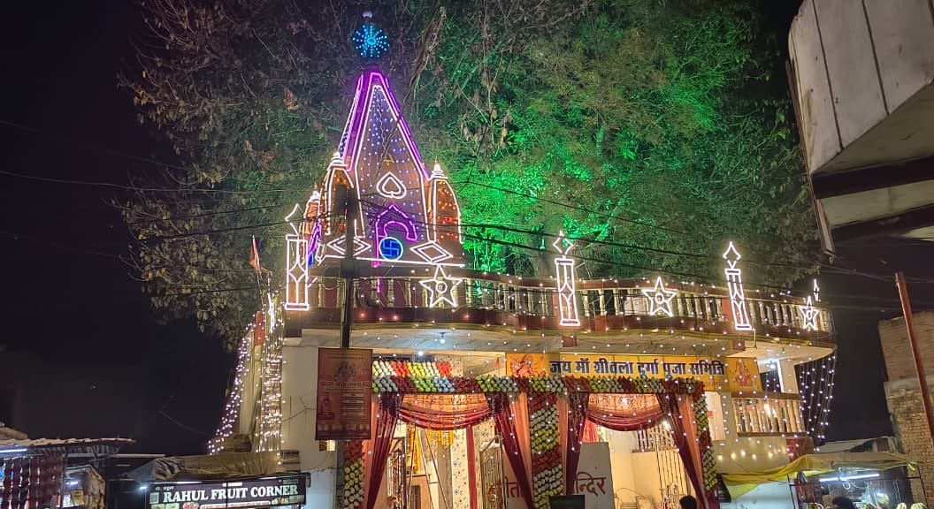 Kalash installation in homes, decoration in temples, the mother's court adorned during Navratri