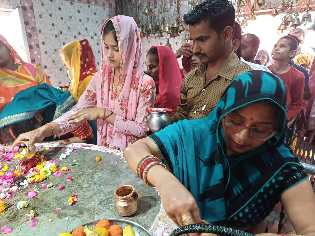 Mother's court decorated, crowd of devotees gathered