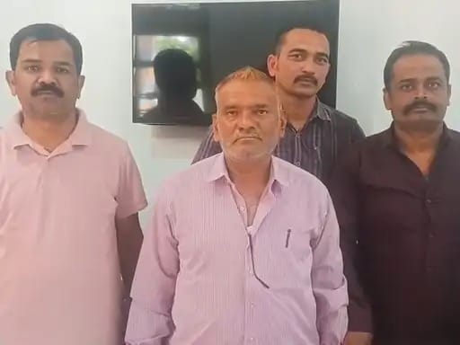रिश्वत लेने के आरोप में गिरफ्तार ग्राम विकास अधिकारी